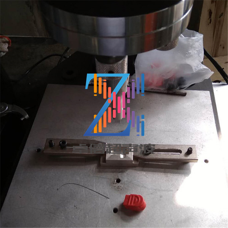 Changping Liaobu Dalang Nylon Electrical Connection Plug Ultrasonic Welding Mechanical Ultrasonic Plastic Welding Equipment