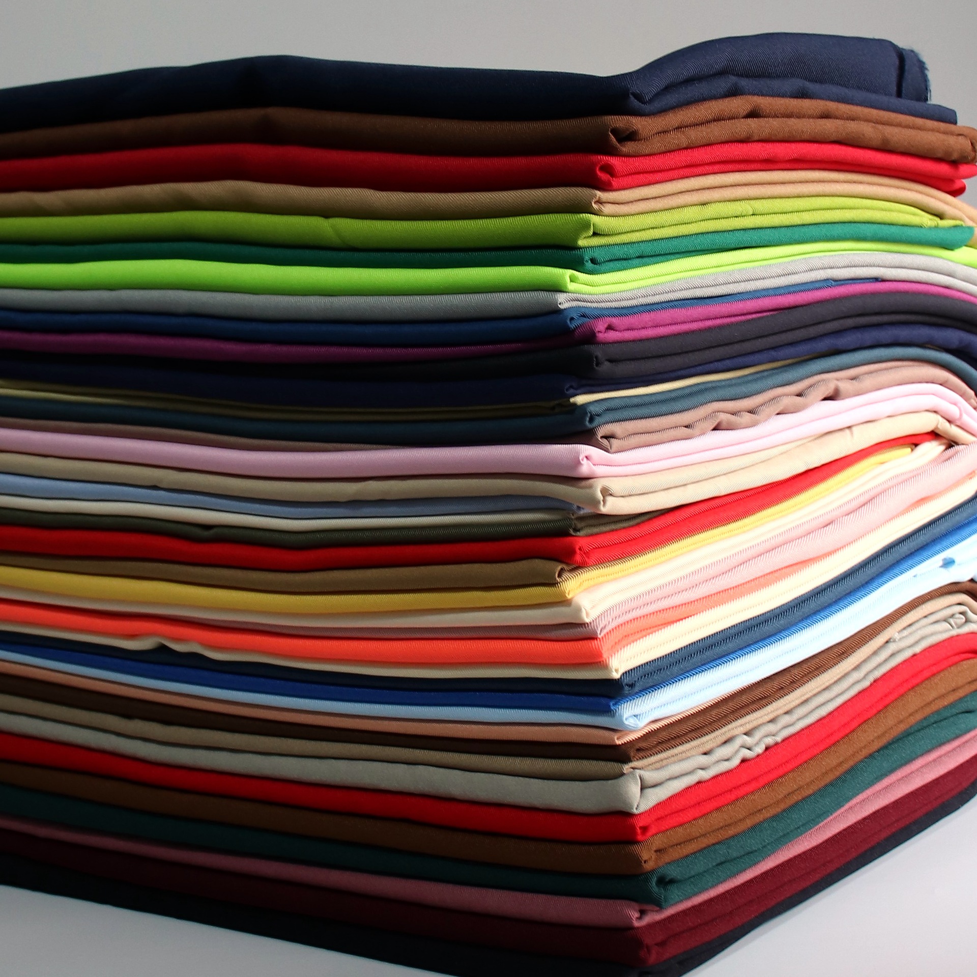 厂家现货直销 涤纶斜纹细纹华达呢 300D*300D 围裙服装布工装布