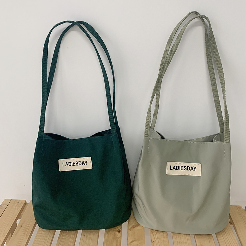 Nylon impermeable bolsa de lona de las mujeres de un solo hombro japonés Harajuku estudiante universitario ins Internet celebridad simple cien bolsa de tela de moda