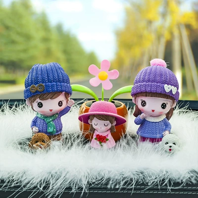 Car ornaments: Portrait Creative Sunflower Car Decoration - scarf-couple-flower-round-hat-orange-sunflower-big-feather