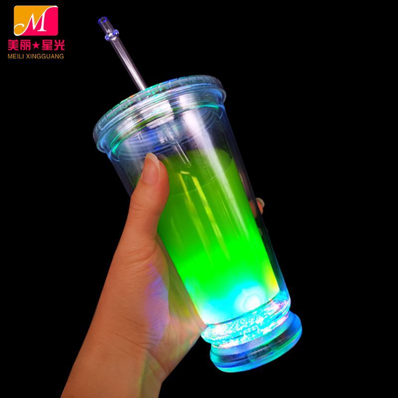 Taza de paja luminosa led al por mayor 450ml taza luminosa de doble capa taza de paja de bebida de té con leche de plástico de grado alimenticio
