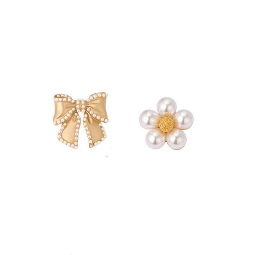 Anti-exposure bow pearl brooch, high-end silk scarf buckle, fashionable and cute Japanese corsage, suit pin buckle accessories