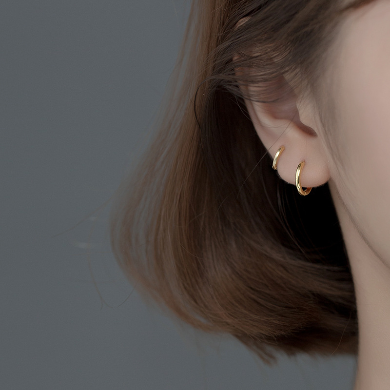 S925 plata coreana simple auriculares de círculo de luz anillo para hombres y mujeres pequeños auriculares de línea compacta para los auriculares G7680