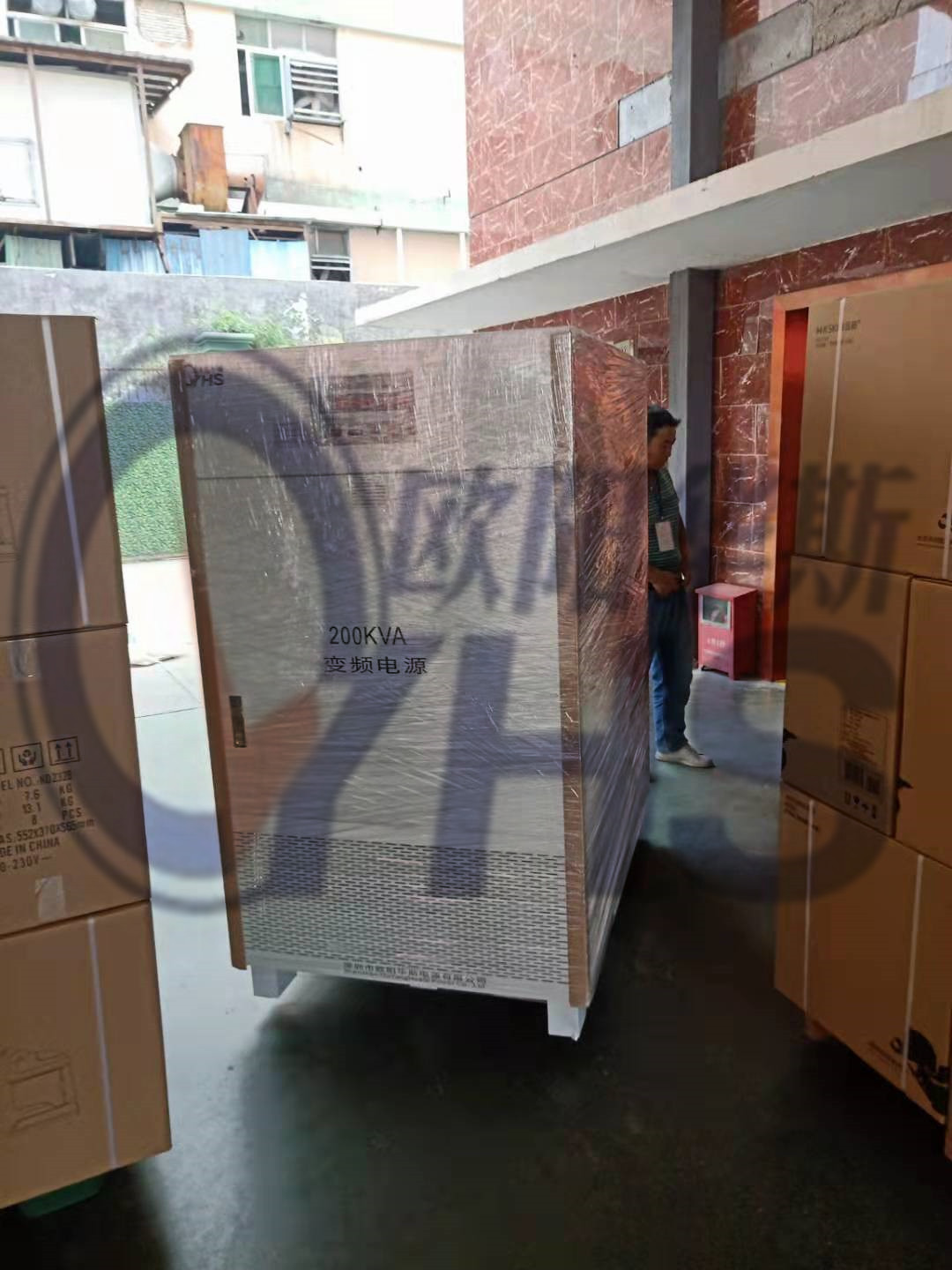 送货中山客户三相200KVA变频电源|测试440V60HZ|欧阳华斯品牌