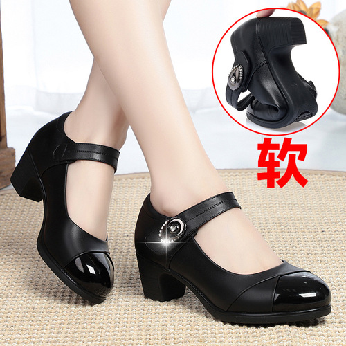 Mum's Shoes Soft Sole Comfort Women Spring and Autumn Single Shoes 2020 New Middle-Aged Breathable One-Buckle Red Leather Shoes