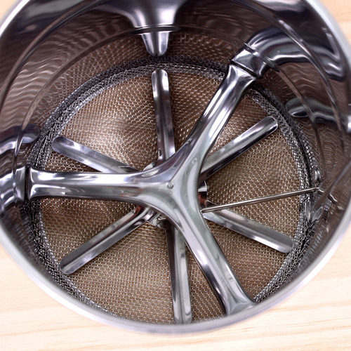 Baking tools semi-automatic single-layer flat bottom flour sifter hand-held flour sifter hand-pressed flour sifter promotion