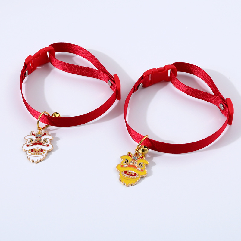 Productos para mascotas de Año Nuevo campana de viento china botón de seguridad felino accesorios collar Fuchun colgante de dragón