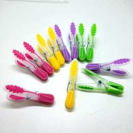 供应各种规格包胶双色衣夹 不掉屑防水腐蚀夹子 衣物晾晒夹子批发