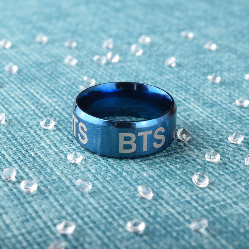 Estilo coreano periférico Venta caliente BTS carta impresión titanio anillo de acero Internet celebridad joyería acero inoxidable fábrica suministro directo letras image 8