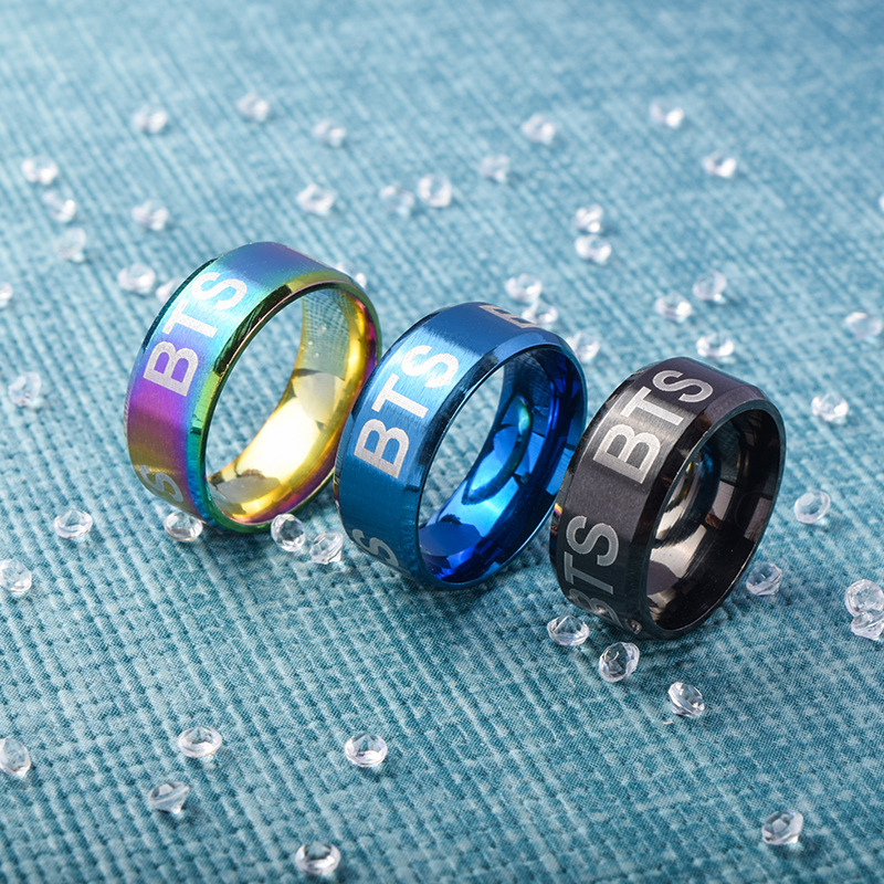 Estilo coreano periférico Venta caliente BTS carta impresión titanio anillo de acero Internet celebridad joyería acero inoxidable fábrica suministro directo letras image 3