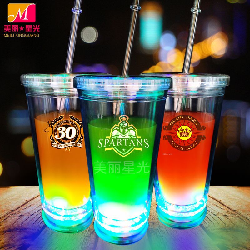 Taza de paja luminosa led al por mayor 450ml taza de plástico de grado alimenticio taza de té con leche tienda de bar suministros de atmósfera taza de paja