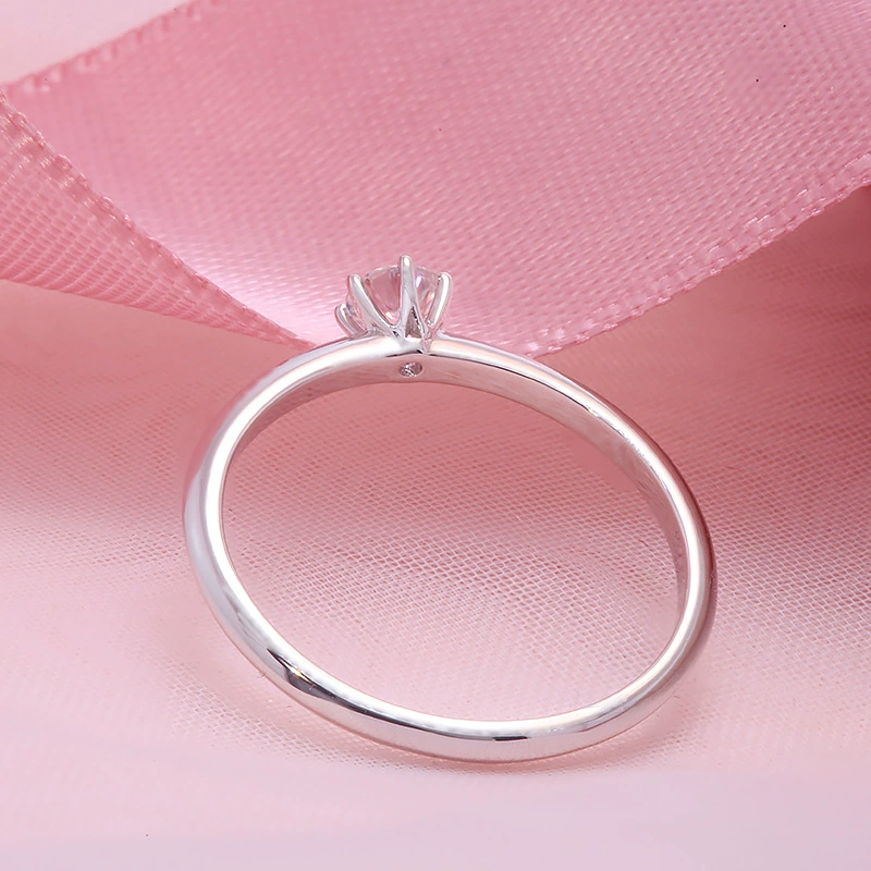 Органическое изысканное небольшое классическое diamondring, 750 проба золота