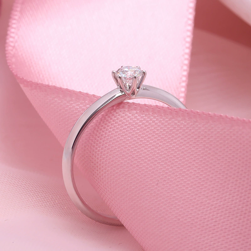 Органическое изысканное небольшое классическое diamondring, 750 проба золота