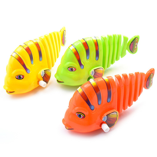 Cartoon creative wind-up swinging fish imitation small animal that can run small gift with moving tail fish children's toy