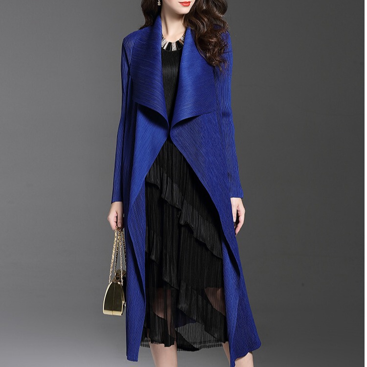 European and American 2026 Autumn New Style Issey Miyake-Inspired Pleated Women's Trench Coat Long Cape Coat Plus Size Fashion Women's Clothing