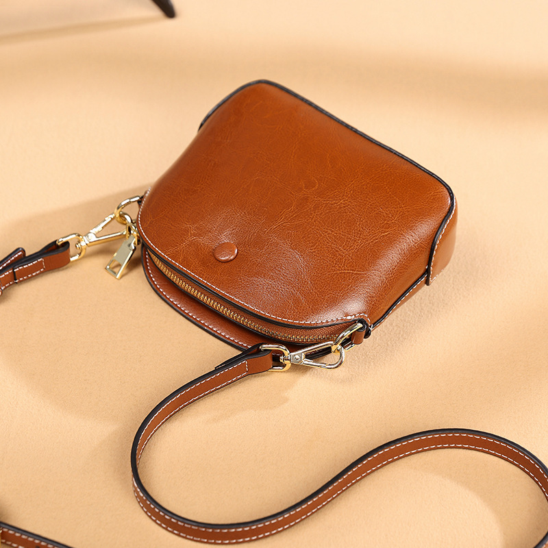 Hong Kong Style Women's Oil Wax Leather Handbag - Thumbnail 2