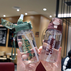 シンプルな英語の目盛り付きストローカップ、バウンス蓋、耐熱プラスチックカップ、落下防止学生ウォーターボトル、屋外フィットネスケトル