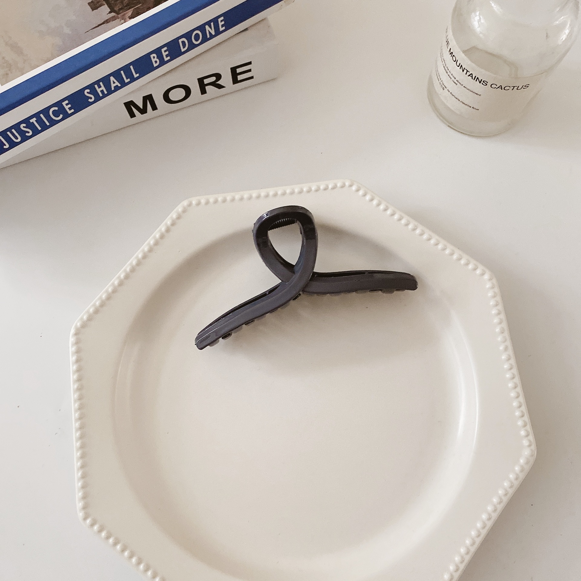 Clipper de cabello de peluche de color café de alto rendimiento de mujeres otoño invierno peludo de gran tamaño detrás del brazo de caparazón tiburón clipper de cabello adornamiento