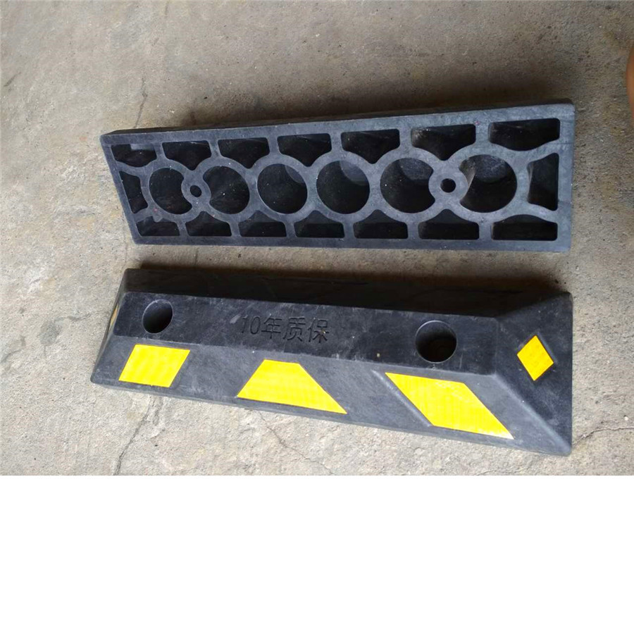 现货供应五年质保黑黄车轮挡车器广东小车实心塑胶车位倒车垫