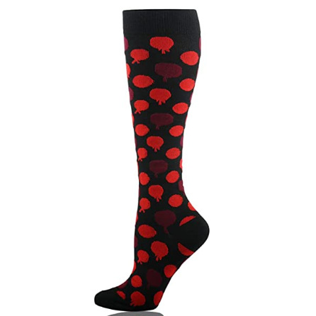 검은 배경에 빨간 해파리