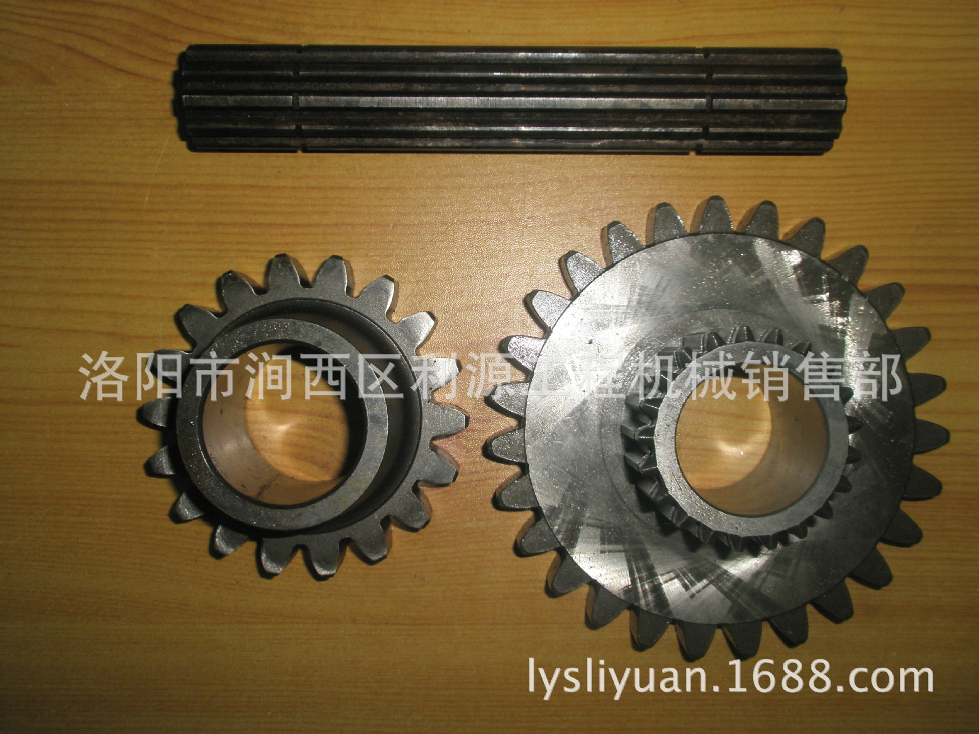 后桥齿轮LY1004/1104东方红拖拉机配件 LY1104变速箱后桥齿轮轴