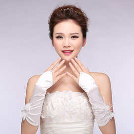 2024批发新娘婚纱礼服饰手套露指对花缎缝珠白色手套厂家直特价