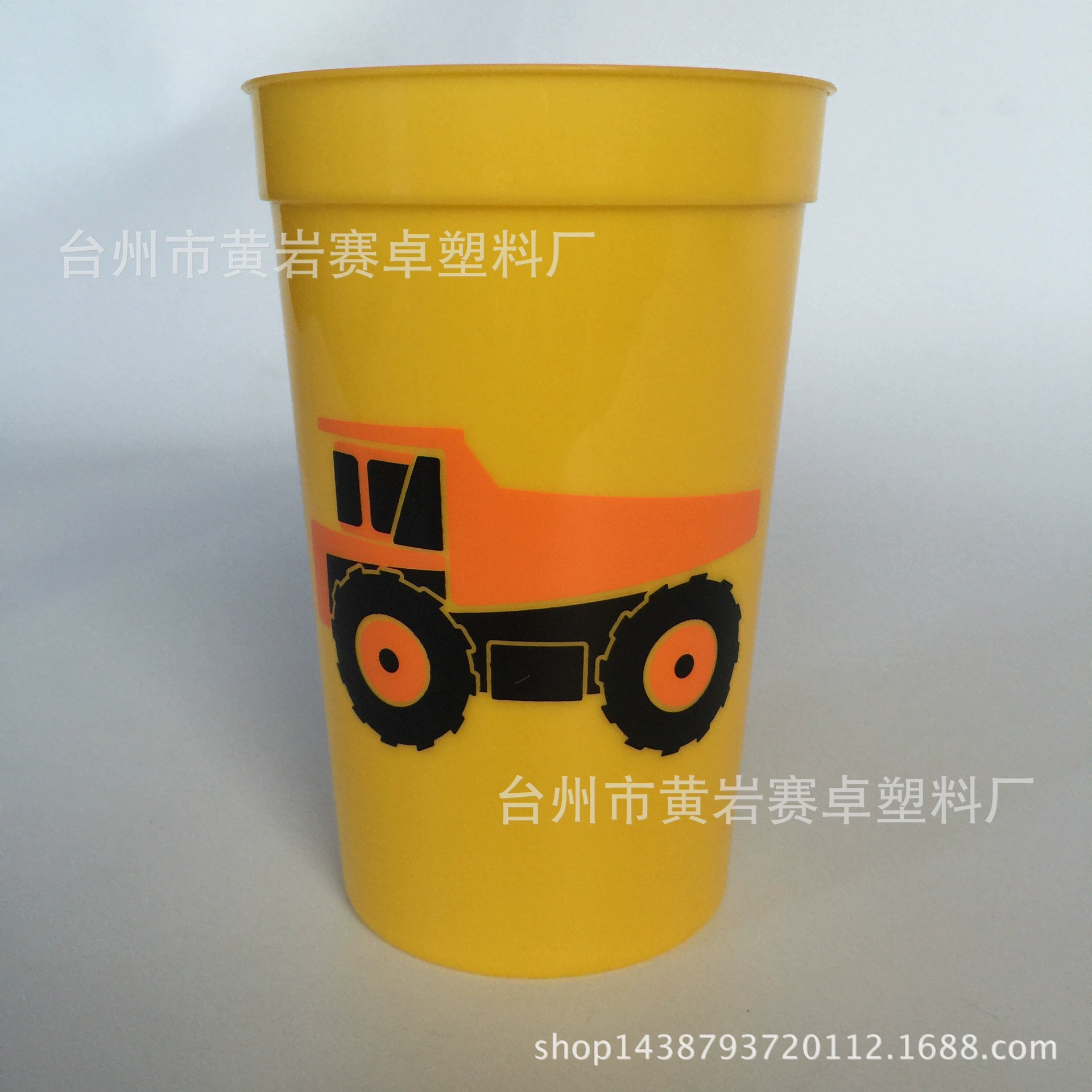 Поставка 16oz квадратная пластиковая чашка Fruity Cup пластиковая коричневый чашка для стадиона