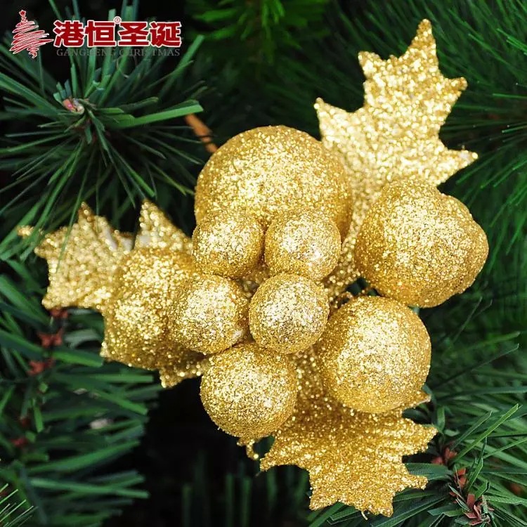 Arreglos florales navideños con flores secas, racimos de frutas brillantes, coronas para árboles de Navidad, adornos de vid, decoraciones colgantes y artículos decorativos.