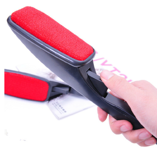 Manufacturer clothes lint-sticking electrostatic brush dry cleaning brush white double-sided rotatable coat dust removal brush lint removal brush T