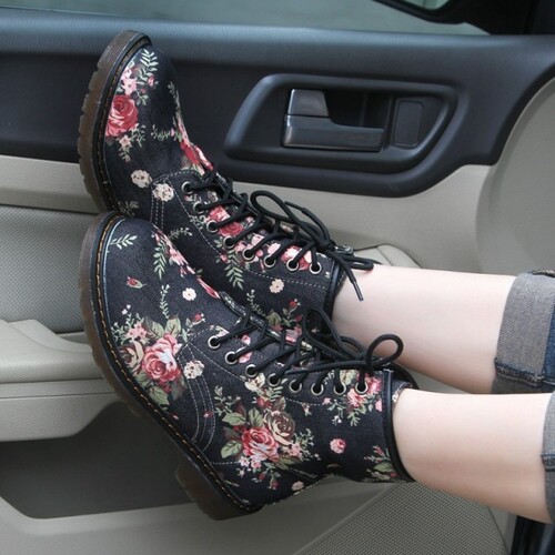 New Western Cowboy Style European and American Handsome Retro Small Floral Flat Heel Short Boots High Top Martin Boots Manufacturer Cross-border