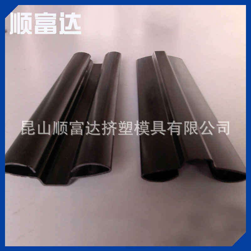 厂家提供 PVC料刀套环保创意塑料挤出 各种优质塑料挤出来样