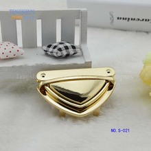 专业生产箱包皮具五金插锁 高档合金三角插锁 包包锁批发*