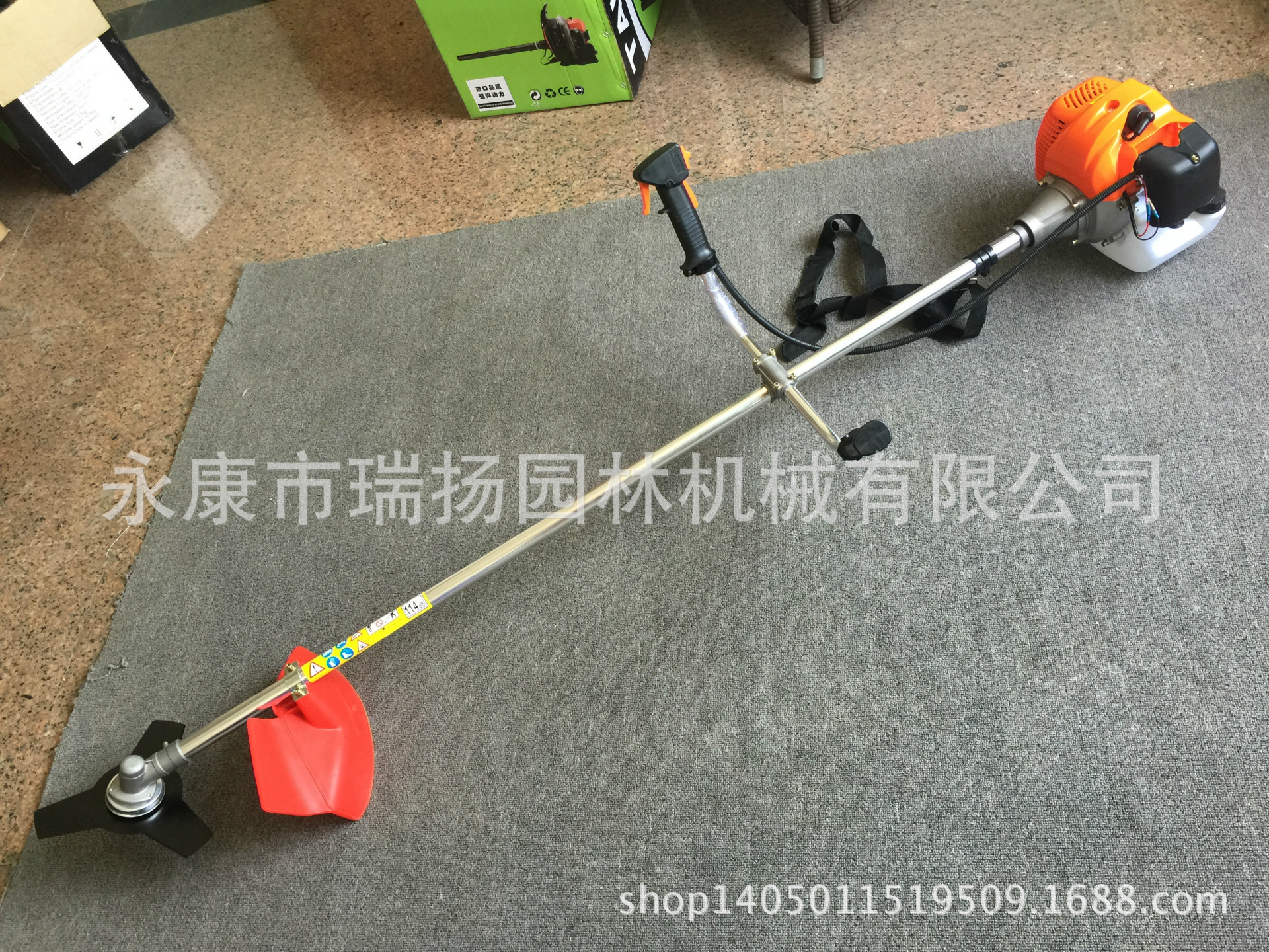 批发供应二冲程侧挂割草机/割灌机/草坪机打草机小型割稻机