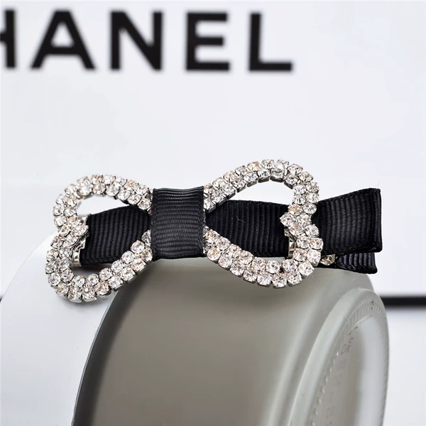 With bow, black
