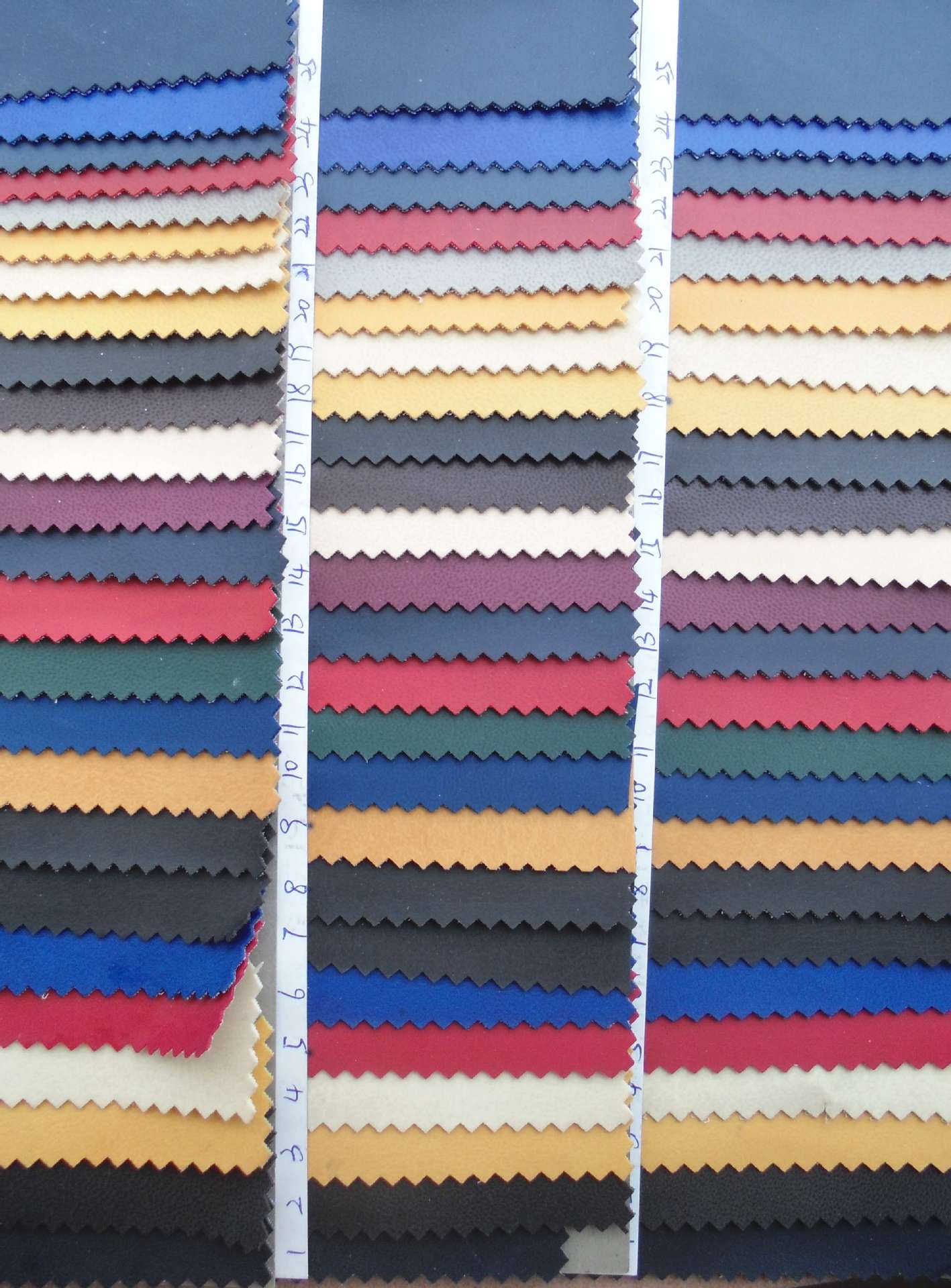 皮革套印  PVC皮革 平纹 双色皮革 印刷革 现货