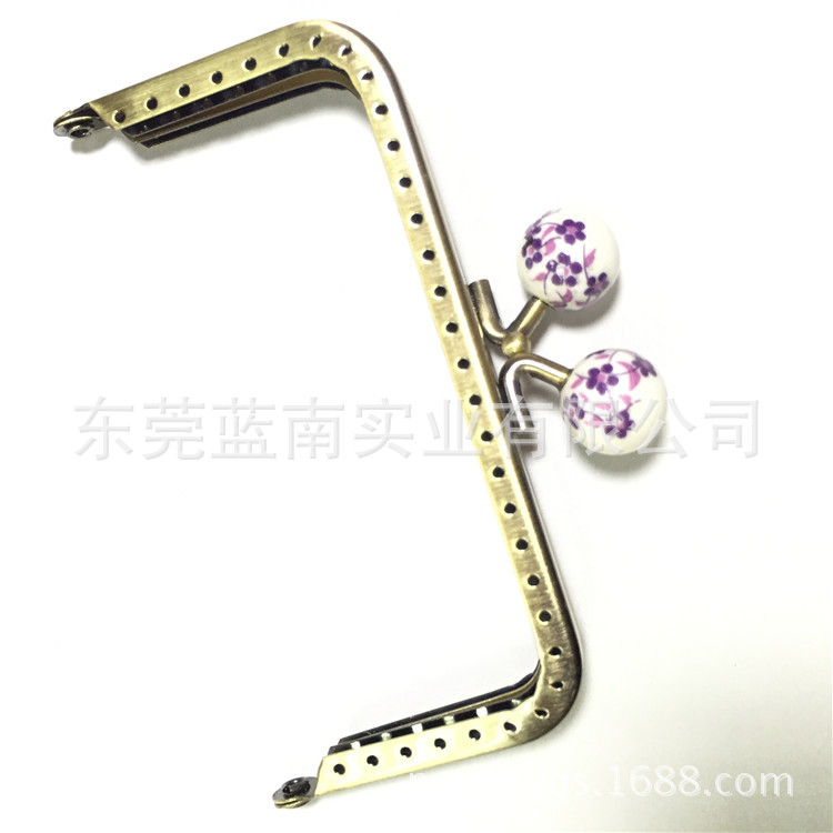 东莞厂家供应手袋钱包银包夹，口金配件，陶瓷珠五金扣