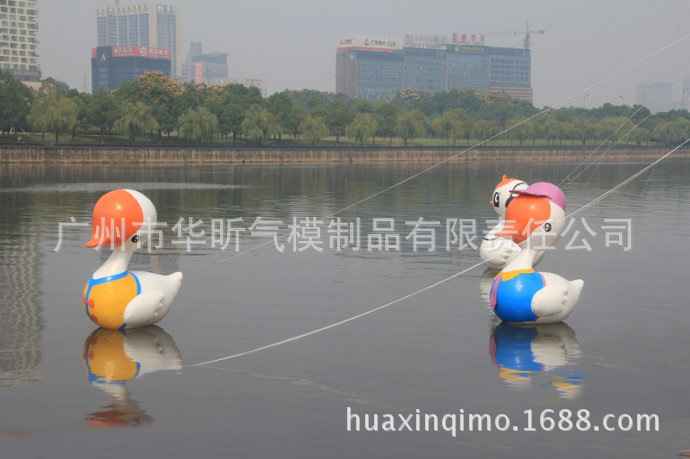 水上景观游乐充气卡通 可爱小天鹅 充气大黄鸭 房地产广告 气模展