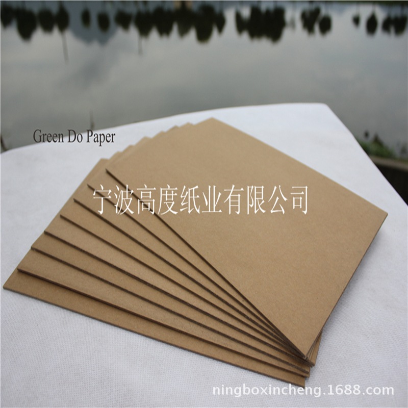 1mm厚度复合牛皮纸 中间芯层灰板纸 性价比高牛卡纸板