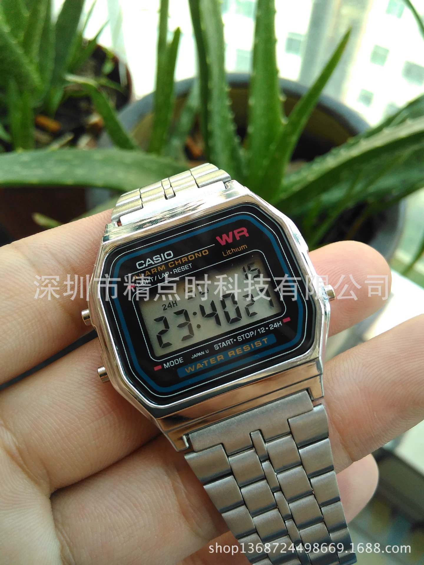 Цифровые часы из акрила (Casio A158WA-1DF) — нержавеющая сталь, LED-дисплей, квадрат 33×33 мм