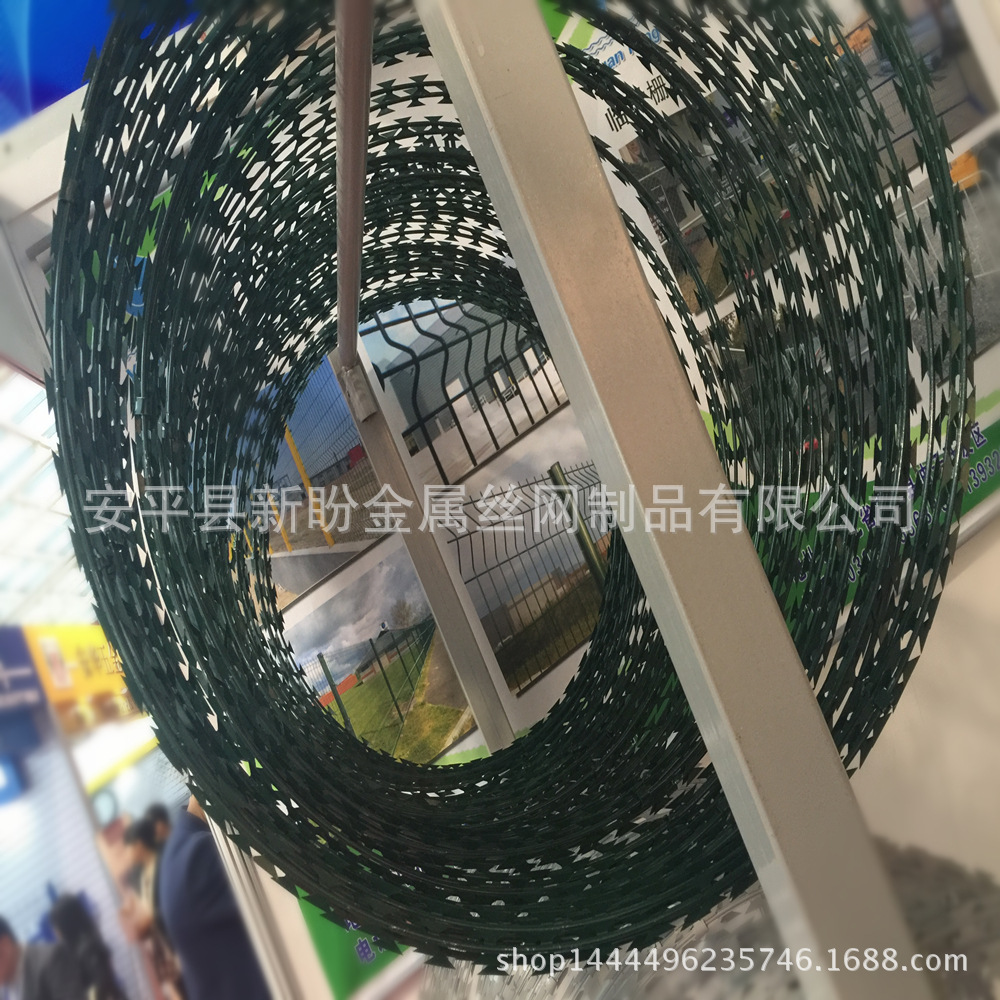 浸塑刀片滚刺网生 产 铁路公路刺丝滚笼供应 加密立柱