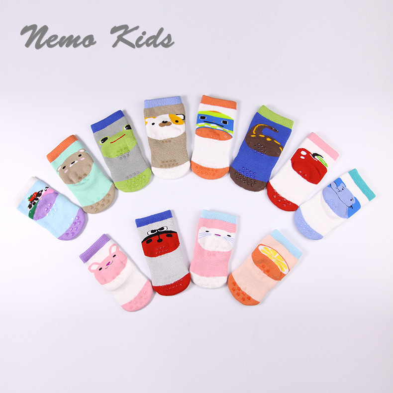 Nueva historieta del talón Terry engrosada calcetines del bebé algodón peinado sin hueso dispensación toalla caliente calcetines de los niños