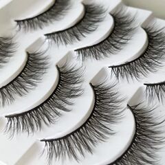 自然なつけまつげの女性の乱れてリアルな交差の多層の3d立体のまつげの硬い茎の大きい目はまつげの5対をシミュレーションします。
