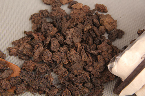 Wholesale Old Tea Head Yunnan Pu-erh Tea Cake Menghai Small Tea Head Loose Leaf 2011 Year Ripe Tea
