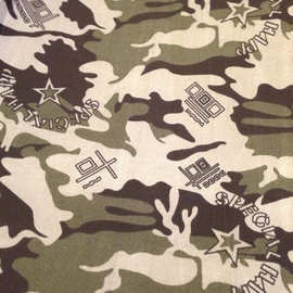 现货供应 梭织化纤涤纶印花布料 五星迷彩斜纹印花桌椅套面料家纺