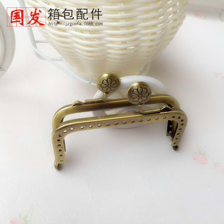 Sin stock, se puede hacer 8.5CM cuadrado pastel de superficie lisa patrón de oro