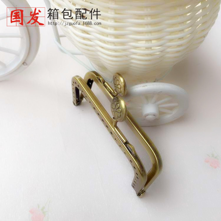 Sin stock, se puede hacer 8.5CM cuadrado pastel de superficie lisa patrón de oro