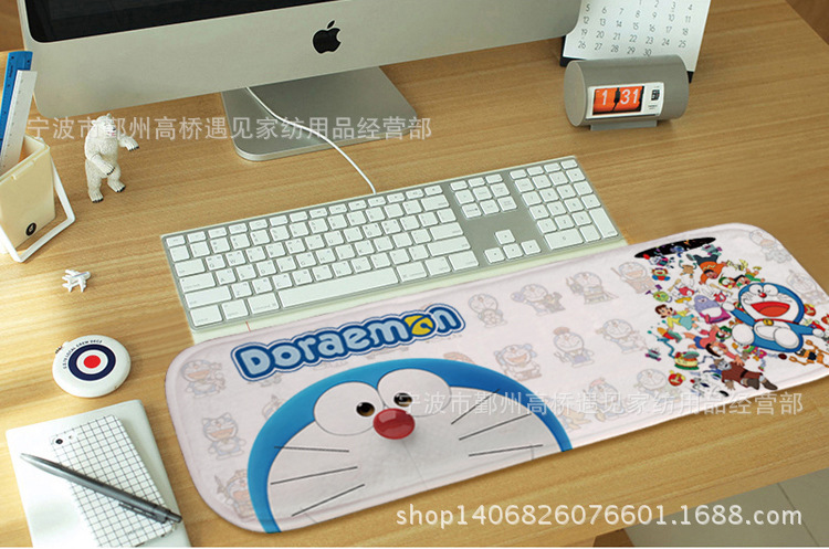 Налокотники Doraemon круглые с белым фоном