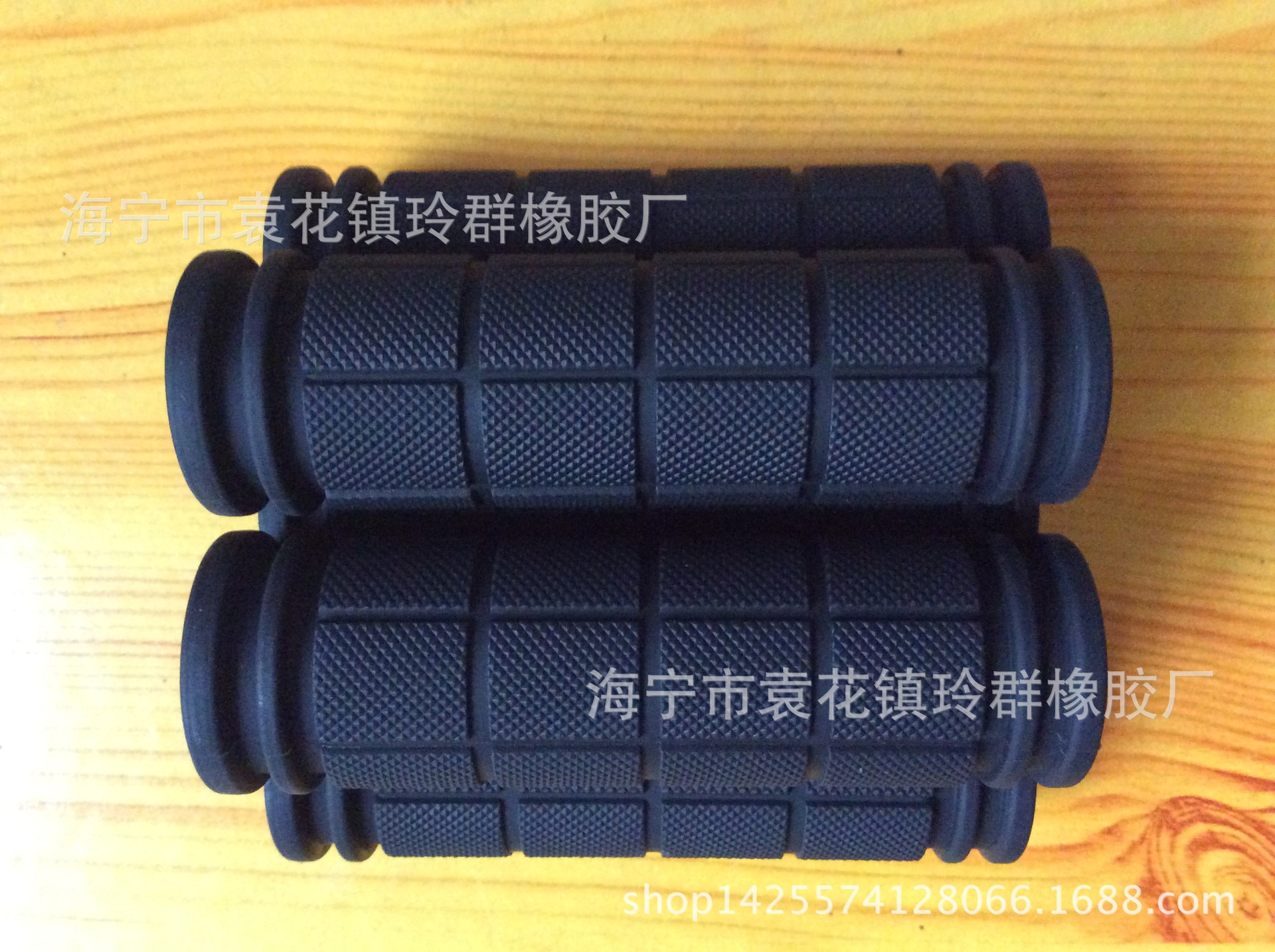 供应多款 防滑橡胶把手 彩色硅胶车把套 机械铁管耐磨把手胶套