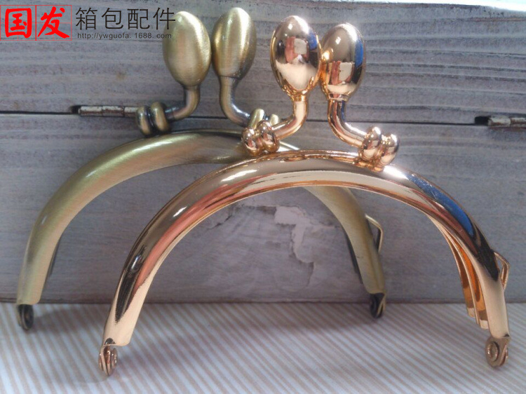 Sin stock, para hacer productos: bisagra de bolso de 8,5 cm semicircular cabeza de brotes sin orificio oro bronce oro ligero