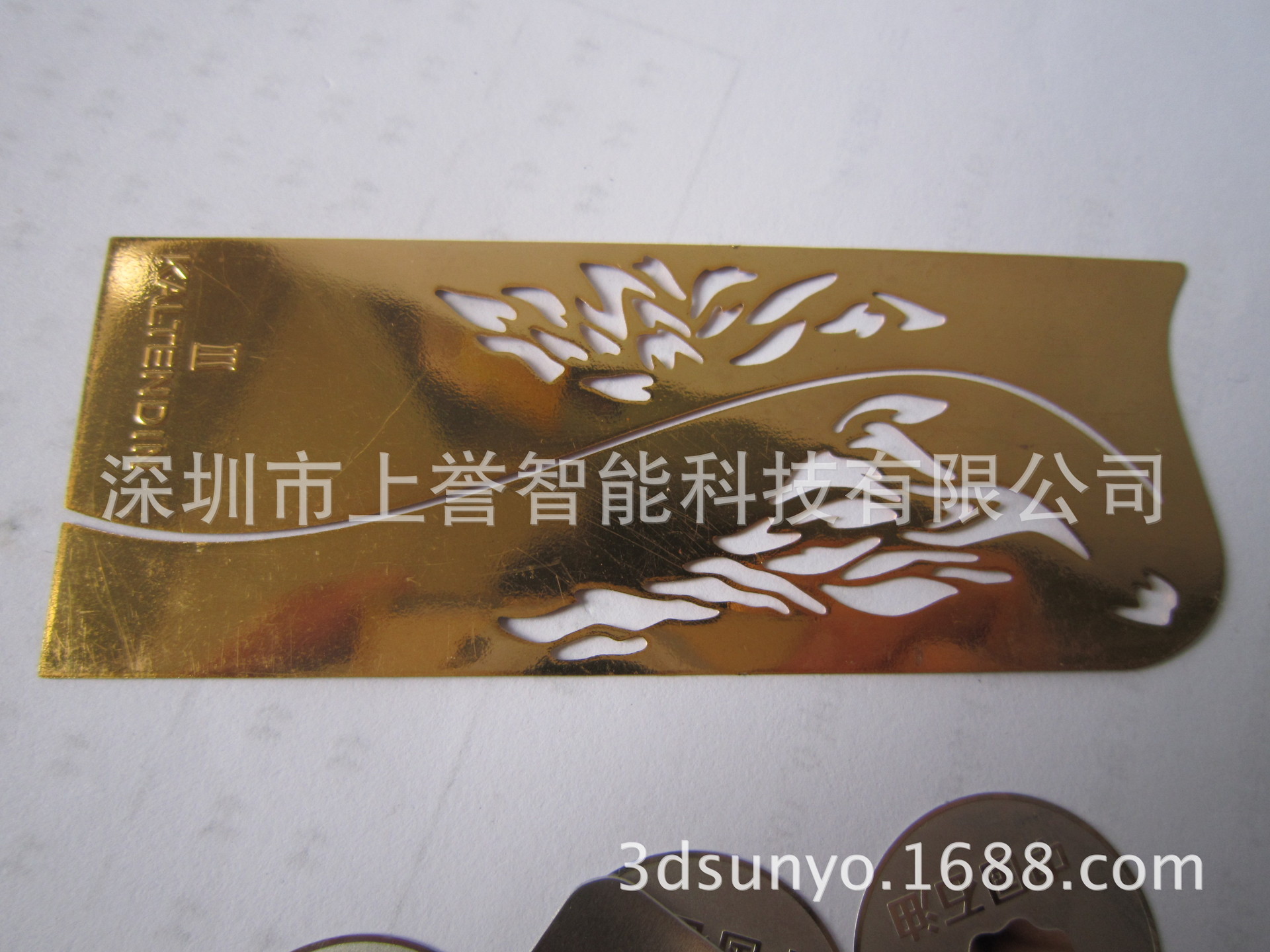 又称不锈钢贵宾卡电泳书,此种金属书签系选用卡片名